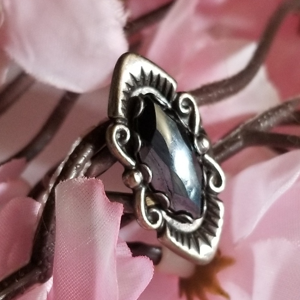 Pretty Vintage Sterling Silver Ring - Picture 3 of 8
